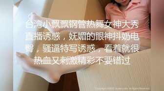 情侣间的爱情就是甜蜜，护士女友，干柴烈火，后入舌吻，经典姿势，无套艹得开开心心！